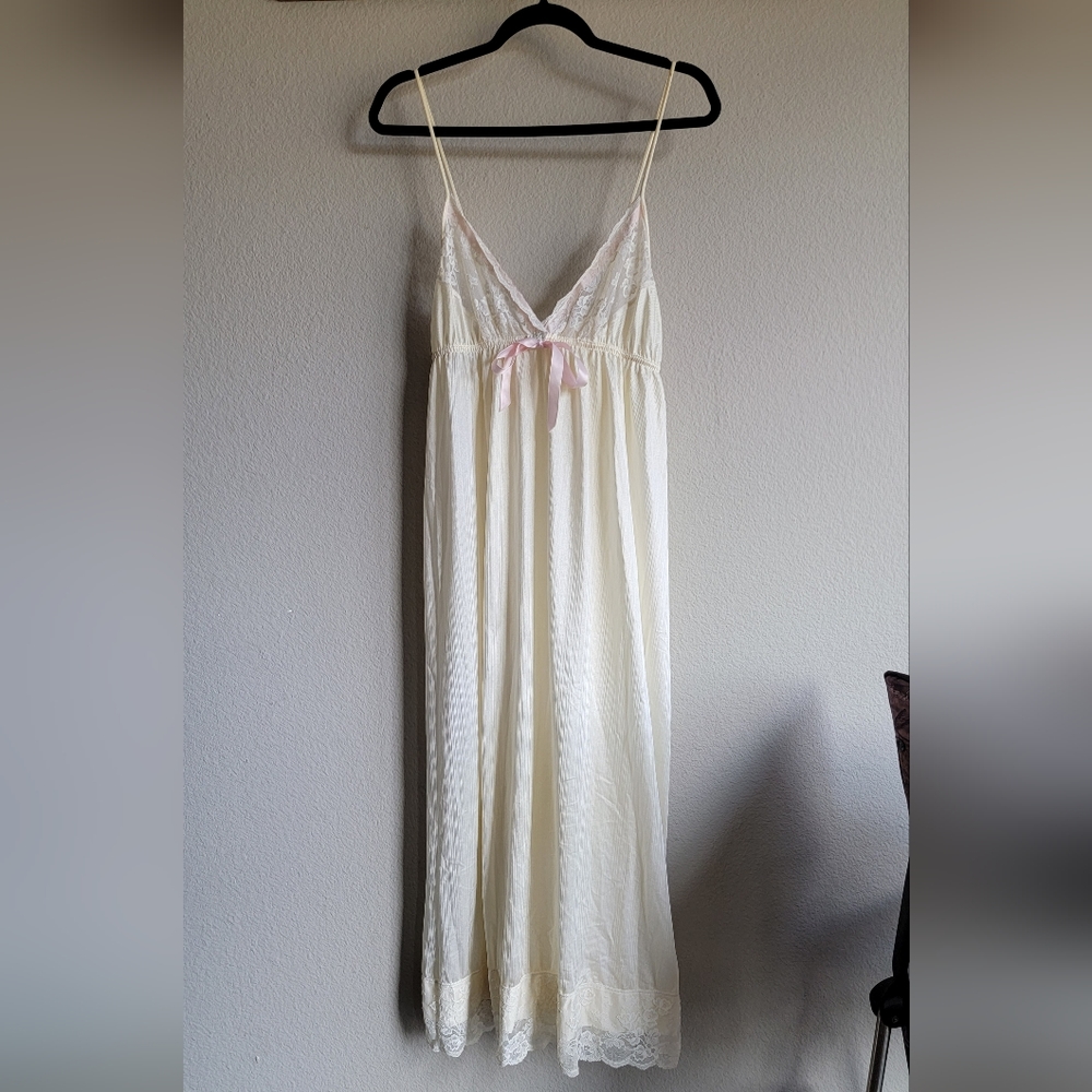 Vintage Val Mode Night Gown